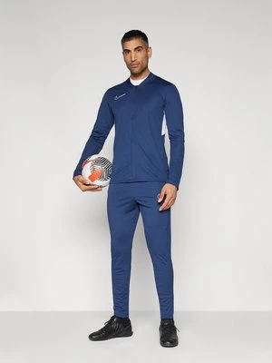 Dres Nike Performance