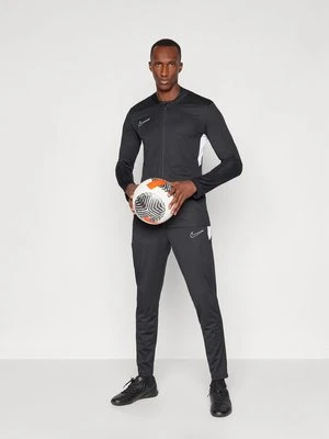 Dres Nike Performance