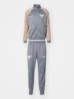 Dres Nike Performance