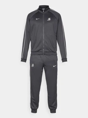 Dres Nike Performance