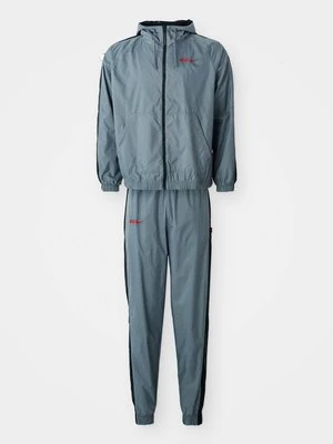 Dres Nike Performance