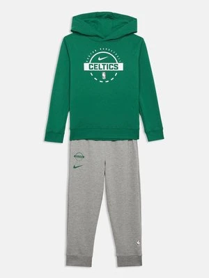 Dres Nike Performance