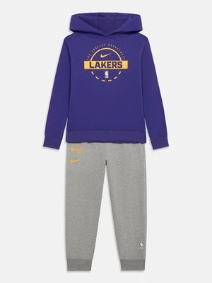 Dres Nike Performance