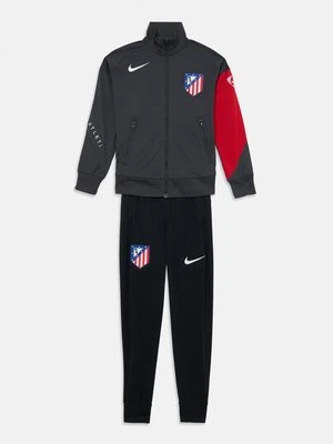 Dres Nike Performance