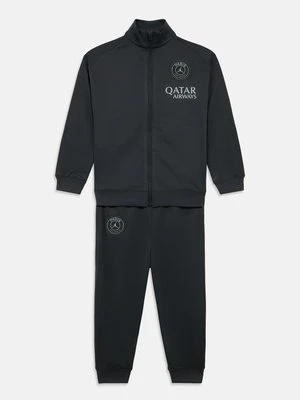 Dres Nike Performance