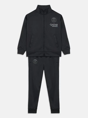 Dres Nike Performance