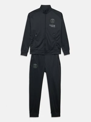 Dres Nike Performance