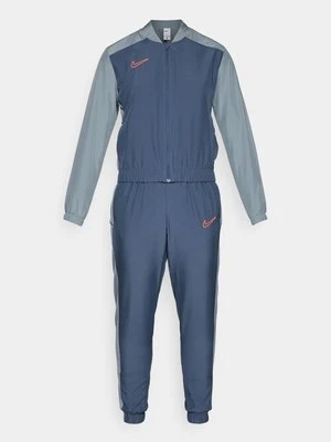 Dres Nike Performance