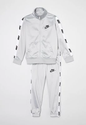 Dres Nike Sportswear