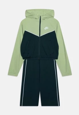 Dres Nike Sportswear