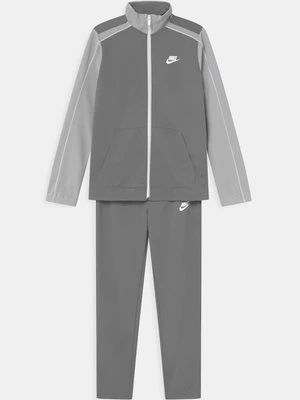 Dres Nike Sportswear