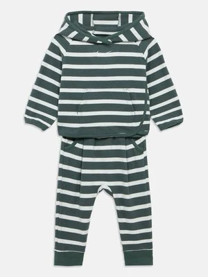 Dres Nike Sportswear