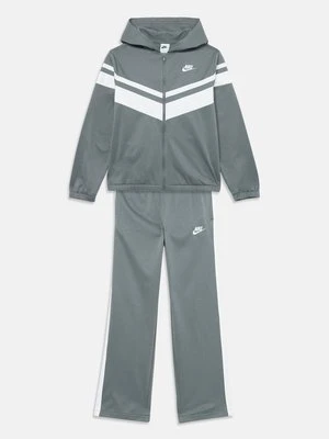 Dres Nike Sportswear