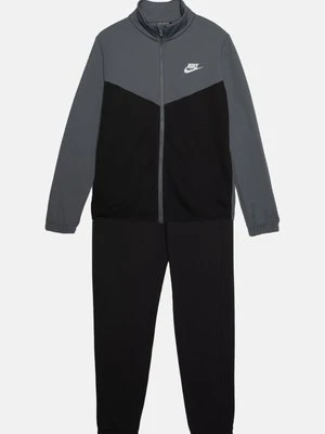 Dres Nike Sportswear