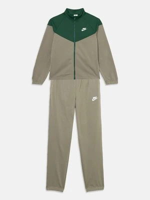 Dres Nike Sportswear
