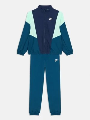 Dres Nike niebieski