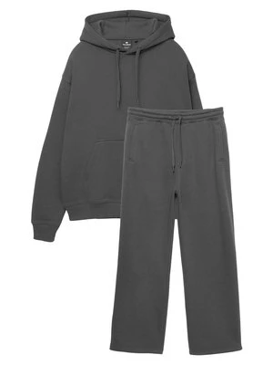 Dres PULL&BEAR