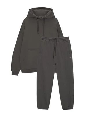 Dres PULL&BEAR