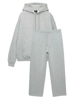 Dres PULL&BEAR