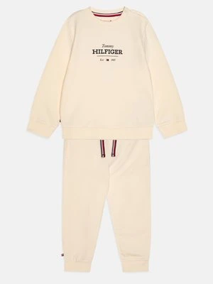 Dres Tommy Hilfiger