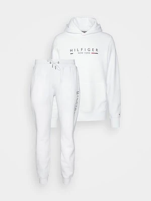Zdjęcie produktu Dres Tommy Hilfiger