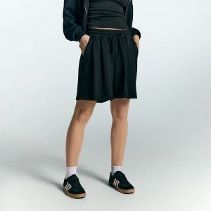 Dresowe czarne szorty z szeroką nogawką House