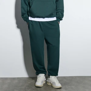 Dresowe joggery relaxed fit basic ciemnozielone House