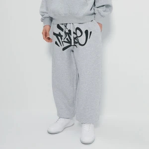 Dresowe joggery z nadrukiem graffiti szare House