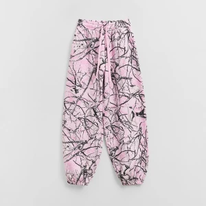 Dresowe joggery ze wzorem camo tree różowe House
