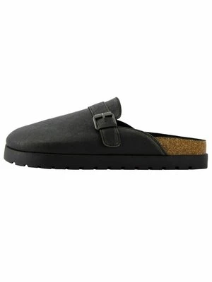 Drewniaki i Chodaki Bershka