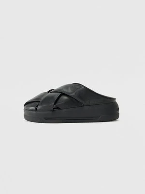 Drewniaki i Chodaki Love Moschino