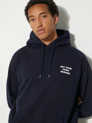 Drôle de Monsieur bluza bawełniana Le Hoodie Slogan męska kolor granatowy z kapturem z nadrukiem PERM-HO162-CO127-NY
