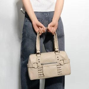 Duża beżowa torba ze srebrnymi ćwiekami i metalowymi oczkami House