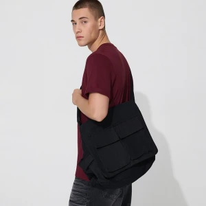 Duża czarna torba materiałowa z klapką i kieszeniami House