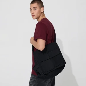 Duża czarna torba materiałowa z klapką i kieszeniami House