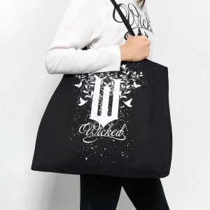 Duża czarna torba materiałowa z nadrukiem Wicked House