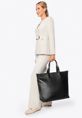 Duża torba na ramię ze skóry naturalnej czarna Wittchen