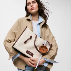 Duży Sklep Z Beżowym Żakardem Tous Wakacje Letnie - Tous