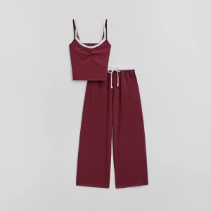 Bordowy komplet loungewear z białymi wstawkami House