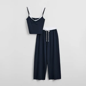 Dwuczęściowa granatowa piżama z białymi wstawkami House