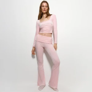 Dwuczęściowa jasnoróżowa welurowa piżama z napisem Darling House