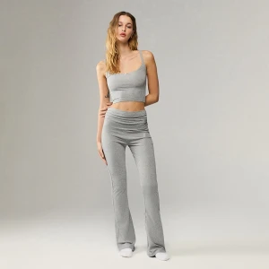 Dwuczęściowa piżama z dzwonami i crop topem szara House