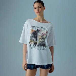 Dwuczęściowa piżama z nadrukiem kotów z podpisem Proffessional Napper House