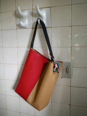 Dwukolorowa torba worek ze skóry czerwony - Kobieta - Rozmiar uniwersalny - MANGO