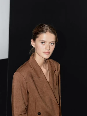 Dwurzędowa Marynarka Z Mieszanki Lnu - Koniakowy - - Massimo Dutti - Kobieta