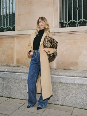 Dwurzędowy płaszcz z wełny jagnięcej w beżowym kolorze TARANKO