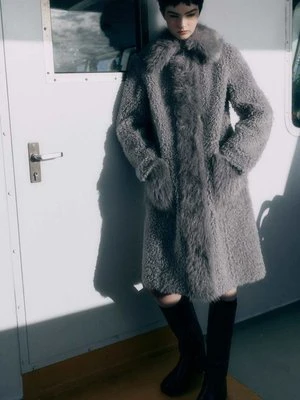 Dwustronny puszysty płaszcz PATRIZIA PEPE