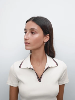 Dzianinowa Koszulka Polo Z Krótkim Rękawem I Kontrastowym Obszyciem - Surowy - - Massimo Dutti - Kobieta