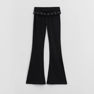 Dzianinowe spodnie dzwony mid waist z odwiniętym pasem czarne House