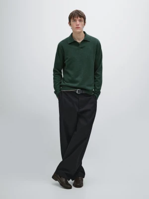 Dzianinowy Sweter Polo Ze 100% Wełny Z Dekoltem W Serek - Zieleń Sosnowa - - Massimo Dutti - Mężczyzna